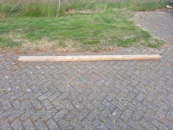 Stevige houten balken – gebruikt beschikbaar voor biedingen