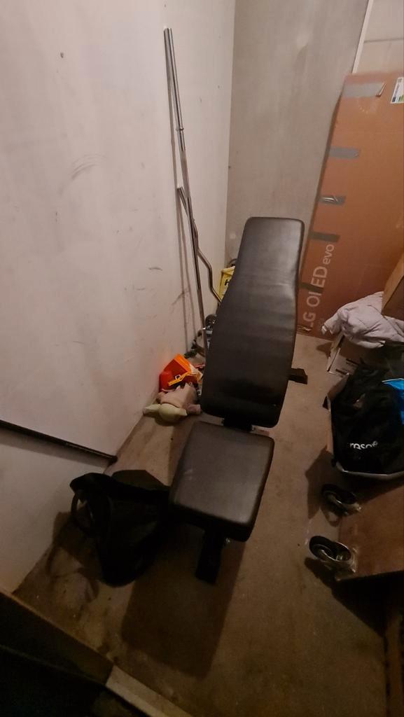 Fitnessbank, Halterstang, EZ Curl & gietijzer Gewichten, Sport en Fitness, Fitnessmaterialen, Gebruikt, Halterset, Armen, Benen