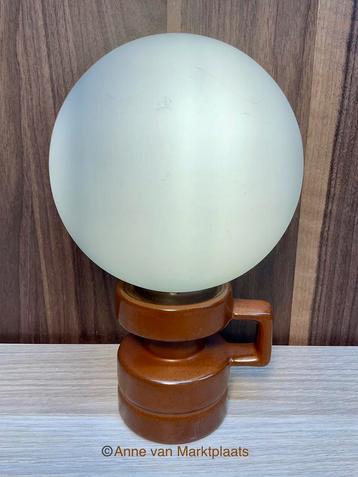 Tafellamp aardewerk met glazen kap hoogte 26 cm beschikbaar voor biedingen