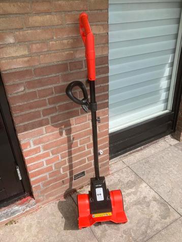 Elektronische sneeuwruimer beschikbaar voor biedingen