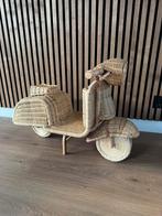 Vespa scooter van rotan, Ophalen, Zo goed als nieuw