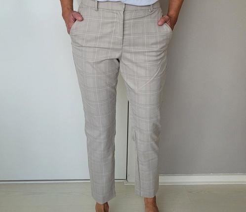 Erg mooie pantalon/broek met stretch/rek Maat 38 Beige, Kleding | Dames, Broeken en Pantalons, Zo goed als nieuw, Maat 38/40 (M)