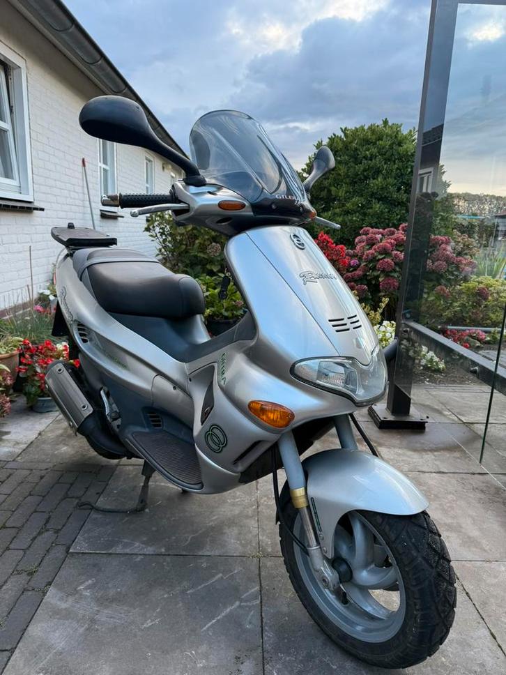 ⭐️Gilera runner 125cc fxr SD 14787 kilometer zilvergrijs⭐️, Fietsen en Brommers, Scooters | Piaggio, Zo goed als nieuw, Overige modellen