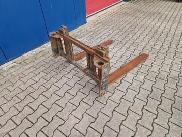 PALLETVORKEN JCB / JOHN DEERE / MATBRO SHOVEL VERREIKER beschikbaar voor biedingen