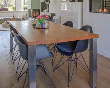 Eettafel met eikenhouten blad  beschikbaar voor biedingen