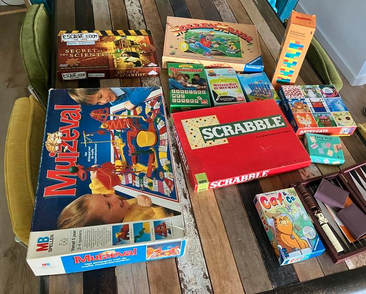 Diverse gezelschapsspellen scrabble escaperoom, Hobby en Vrije tijd, Gezelschapsspellen | Bordspellen, Gebruikt, Een of twee spelers