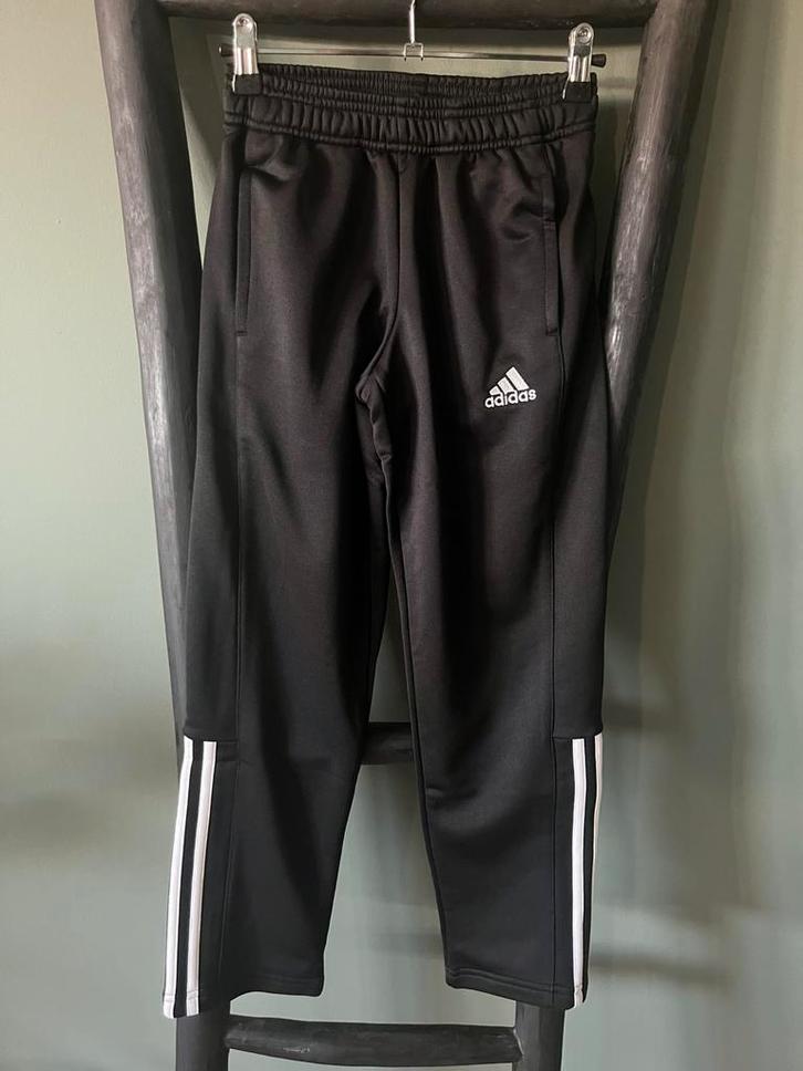 Adidas trainingsbroek 140 zwarte broeken sportkleding pants, Kinderen en Baby's, Kinderkleding | Maat 140, Nieuw, Jongen of Meisje