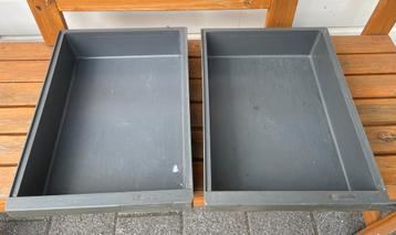 Vintage kwartet meubelen ladebakjes bureau beschikbaar voor biedingen