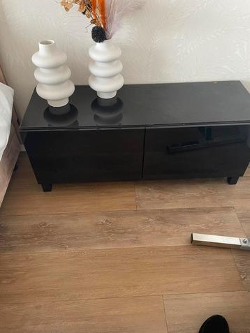 Tv meubel zwart hoogglans/ in nette staat 