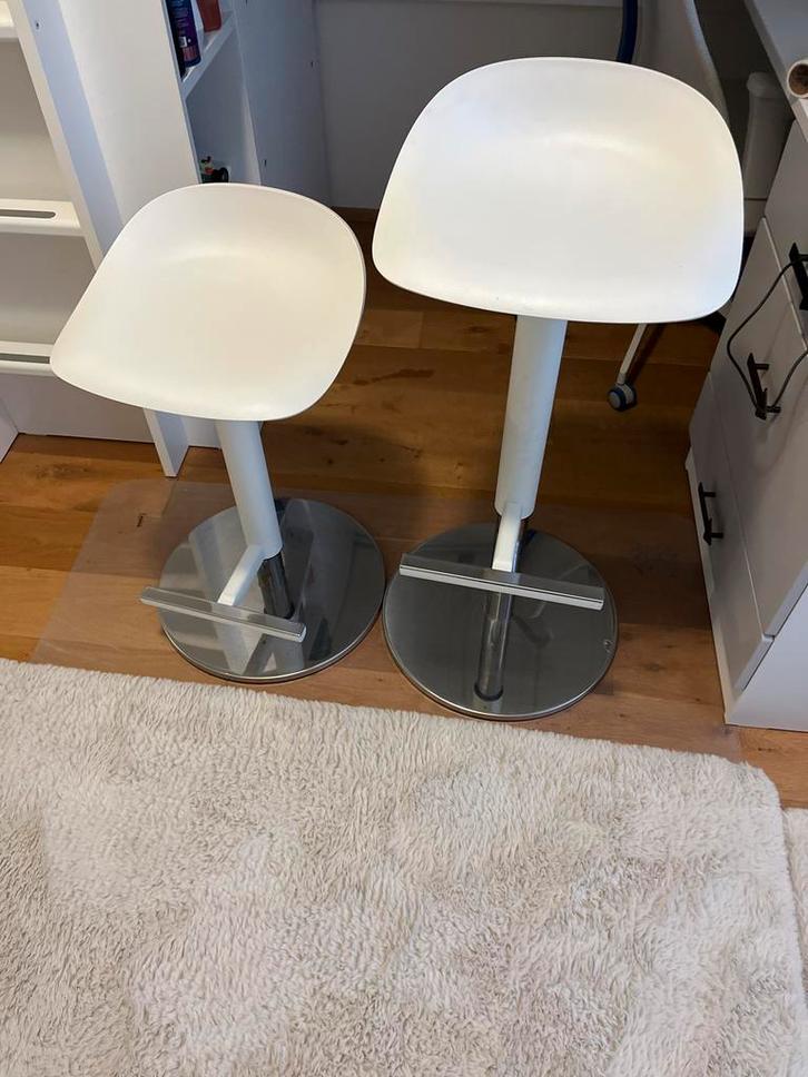 2 Ikea Janinge Krukken/Sta-buro Stoelen - Verstelbaar, Huis en Inrichting, Barkrukken, Gebruikt, 60 tot 90 cm, Kunststof, Metaal