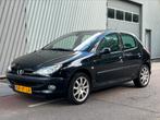 Peugeot 206 1.6 16V Gentry 5D AUTOMAAT AIRCO 2004 Zwart, 4 cilinders, 1039 kg, Zwart, 550 kg