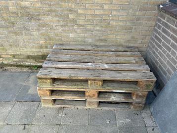 Gratis 3 houten pallets beschikbaar voor biedingen