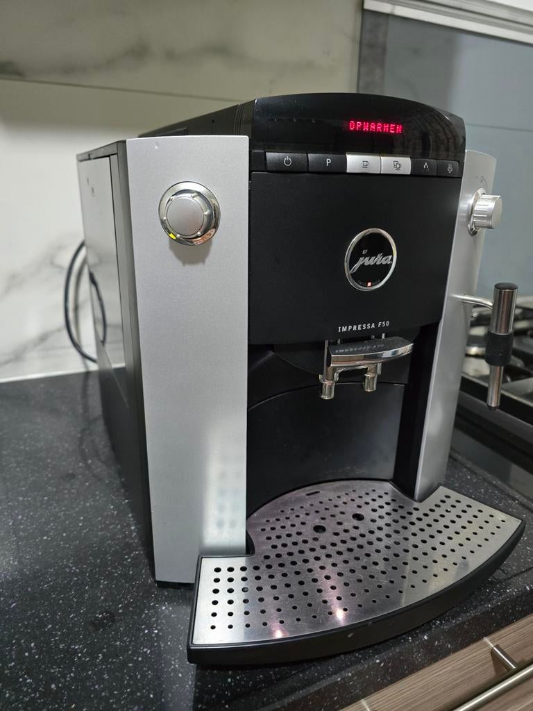Jura Impressa F50 Koffiemachine - Goed Onderhouden, Witgoed en Apparatuur, Koffiezetapparaten, Gebruikt, Koffiemachine, 4 tot 10 kopjes