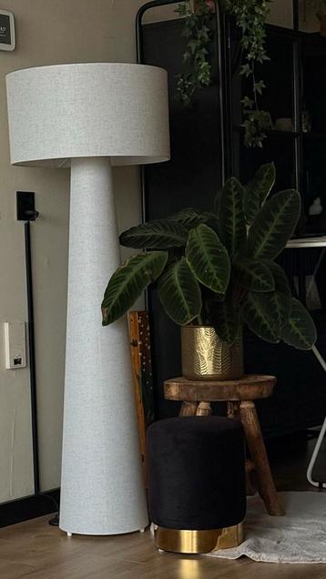 Kwantum Pandia Vloerlamp beschikbaar voor biedingen