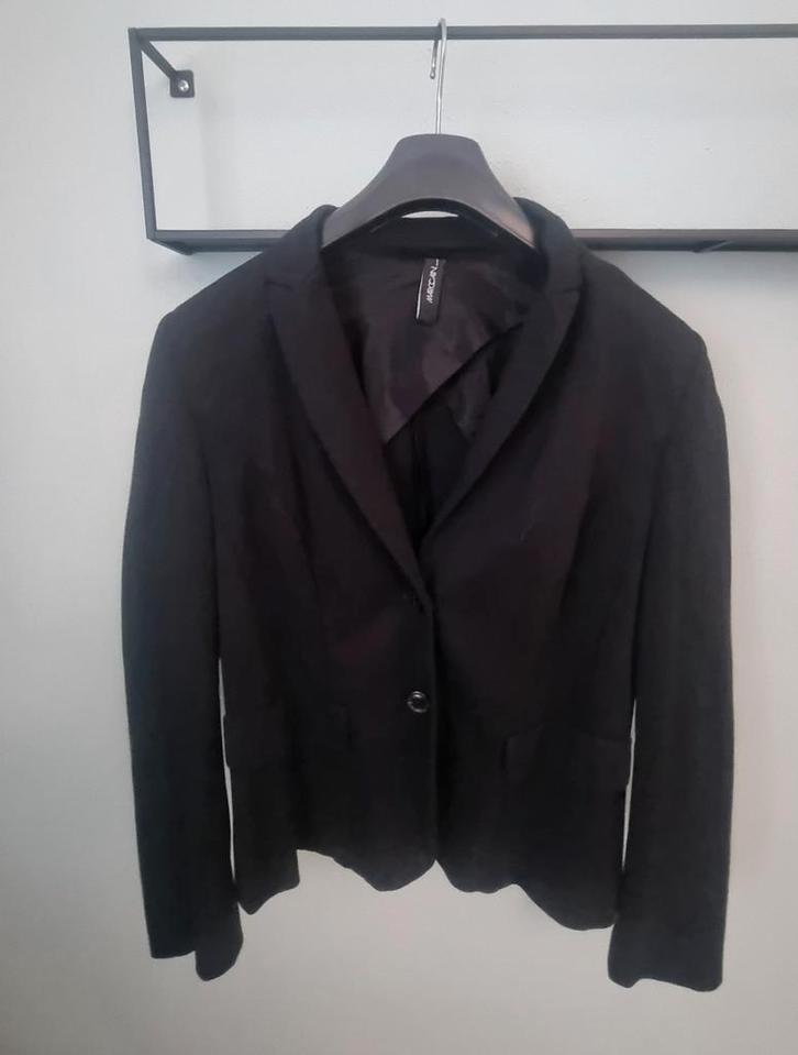 Zwarte Marc Cain blazer - Maat N5 (als nieuw), Kleding | Dames, Jasjes, Kostuums en Pakken, Zo goed als nieuw, Jasje, Maat 42/44 (L)