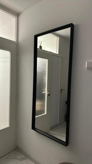 Spiegel zwarte hout frame beschikbaar voor biedingen