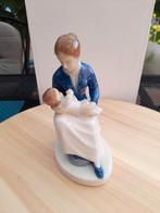 Vintage Porseleinen Beeldje Moeder met Kind, Antiek en Kunst, Ophalen of Verzenden