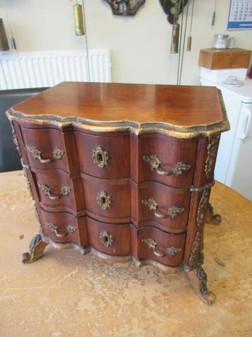 Oer 11657 ANTIEK 19e eeuws meesterstukje "commode" beschikbaar voor biedingen