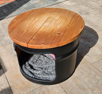 Hondenhok ideaal voor uw hond, dekentje erin en klaar.  beschikbaar voor biedingen