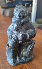 Origineel Wolfbeeldhouwwerk Inuit/Eskimo met puppy 20cm hoog, Antiek en Kunst, Ophalen of Verzenden