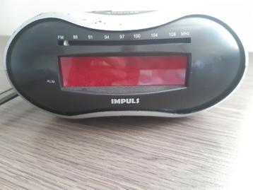 Leuke wekker + radio beschikbaar voor biedingen