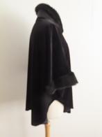 Luxe cape in fluweel met mouwinzet all size C-Mode Paris, Kleding | Dames, Jassen | Winter, C-Mode Paris, Verzenden, Zo goed als nieuw