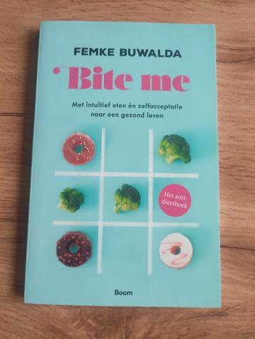 Bite Me - Femke Buwalda: Intuïtief eten beschikbaar voor biedingen