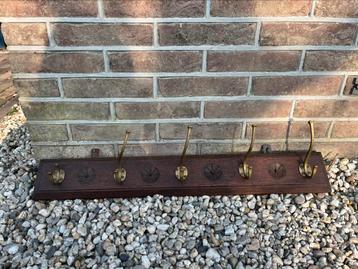 Wandkapstokje eikenhout met koperen haken