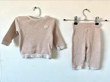Feetje pyjama licht grijs / beige Maat 68 beschikbaar voor biedingen
