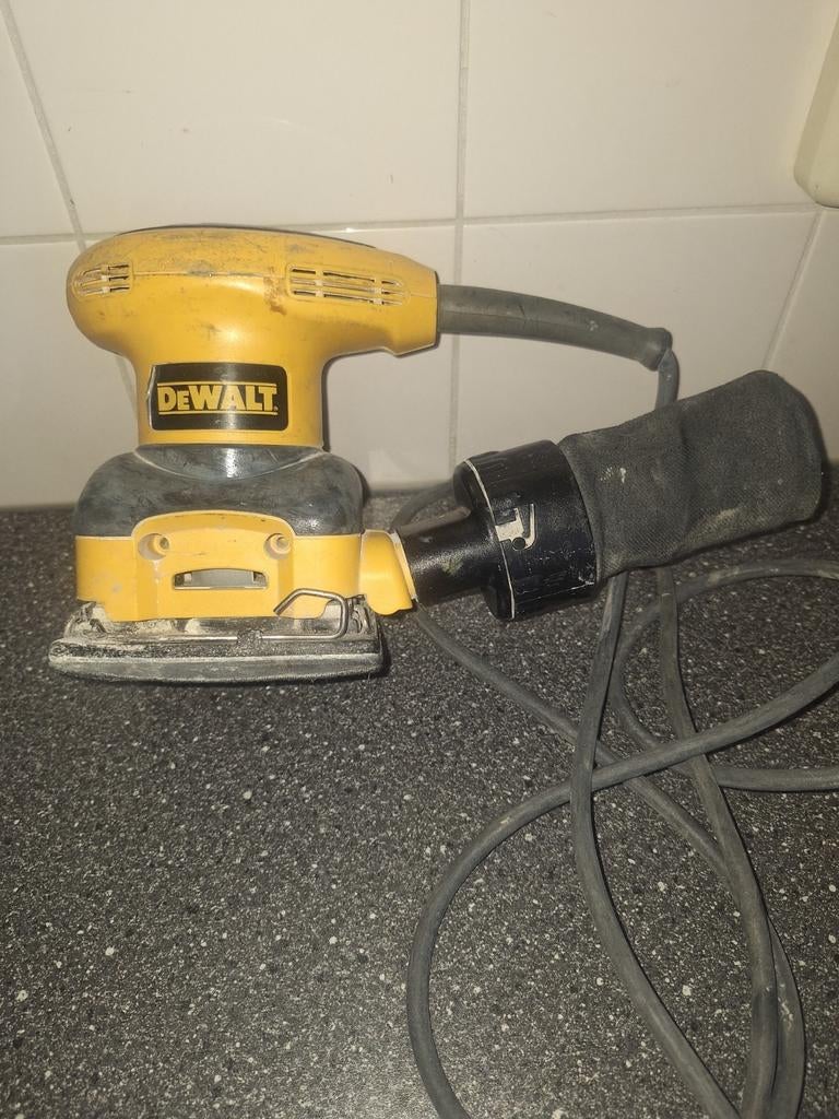 De Walt schuurmachine, Doe-het-zelf en Verbouw, Gereedschap | Schuurmachines, Ophalen of Verzenden, Minder dan 600 watt, Vlakschuurmachine