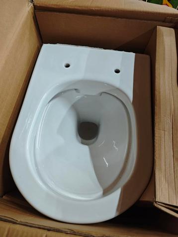 Wandcloset wc pot hangend z.g.a.n. 2 stuks beschikbaar voor biedingen
