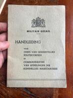 Nederlands handleiding Militair Gezag NBS emblemen KMAR 1945, Verzenden, Nederland, Embleem of Badge