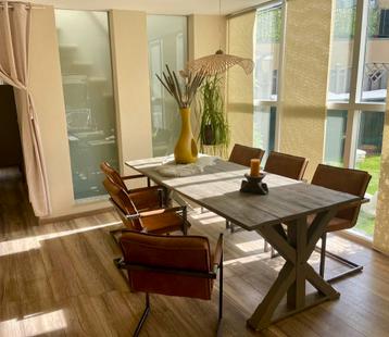 Nieuwstaat!6 prachtige leren stoelen met rvs onderstel. beschikbaar voor biedingen