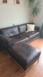 Mooie donker bruine leren bank met hocker (Zweeds design), Huis en Inrichting, Ophalen of Verzenden, Gebruikt, Leer