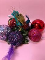 Set (6) vrolijke kerstballen en pauw, Diversen, Kerst, Ophalen of Verzenden, Zo goed als nieuw