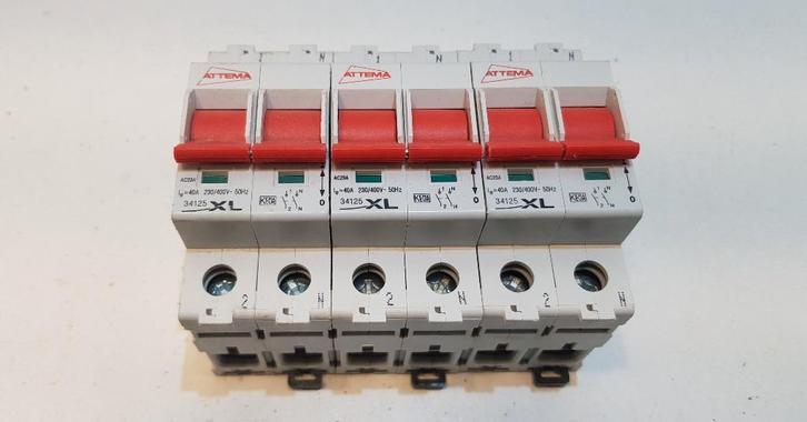 Attema Groepenkast Hoofdschakelaar XL 40A 230-400V 2P (3x), Hobby en Vrije tijd, Elektronica-componenten, Gebruikt, Ophalen of Verzenden