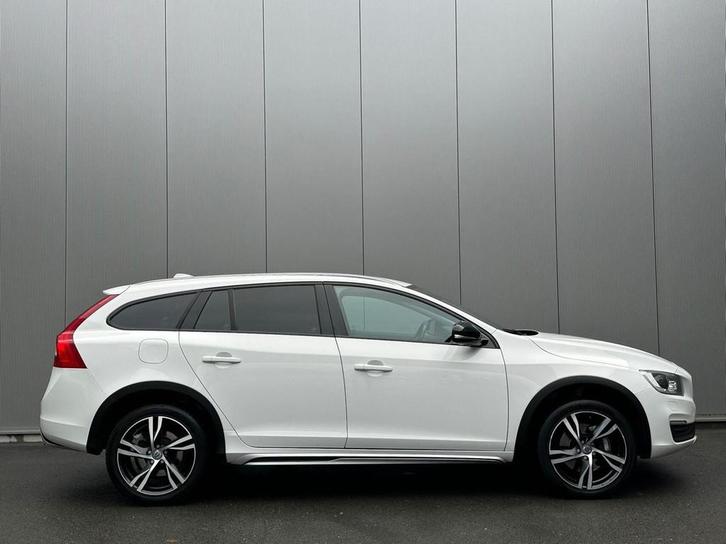 Volvo V60 Cross Country 2.0 D3 Momentum Trekhaak|Stoelverwar, Auto's, Volvo, Bedrijf, Te koop, V60, ABS, Airbags, Airconditioning