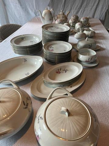 Brocante vintage servies beschikbaar voor biedingen