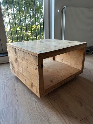 Houten Salontafel met Wieltjes - 70x70 beschikbaar voor biedingen