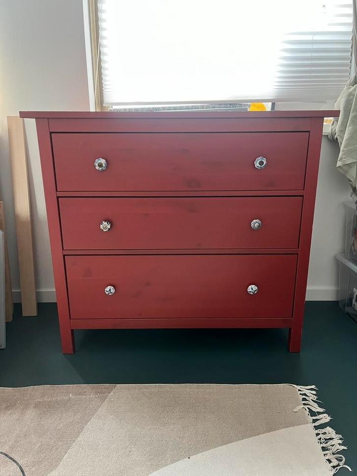 Ikea hemnes rode ladekast, Huis en Inrichting, Kasten | Ladekasten, Gebruikt, Minder dan 100 cm, 100 tot 150 cm, 25 tot 50 cm