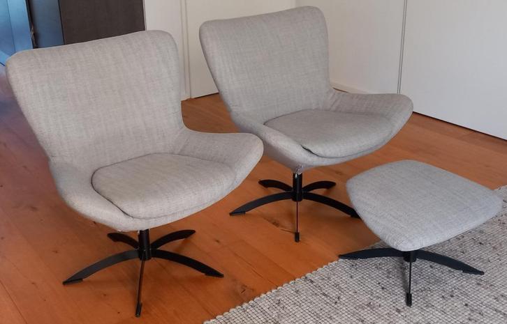 2 x design draai fauteuils en 1 hocker in nieuwstaat, Huis en Inrichting, Fauteuils, Zo goed als nieuw, Stof, 75 tot 100 cm, Minder dan 75 cm