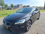 Volvo V40 1.5 T3 152PK Polar + Sport 2019 Zwart R-Design, Auto's, Volvo, 65 €/maand, 1498 cc, 4 cilinders, 700 kg