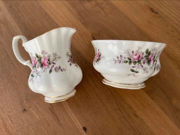Royal Albert roomkannetje & suikerbakje Lavender Rose beschikbaar voor biedingen