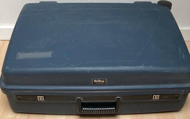 Delsey hard kunststof koffer, Sieraden, Tassen en Uiterlijk, Koffers, Gebruikt, Hard kunststof, 60 tot 70 cm, 45 tot 55 cm, Slot