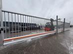 Grote Vrijdragende B&G schuifpoort, Ophalen, Zo goed als nieuw, IJzer, Spijlenhekwerk