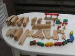 houten rails met treintjes en opbergbak, Kinderen en Baby's, Speelgoed | Houten speelgoed, Gebruikt, Ophalen of Verzenden