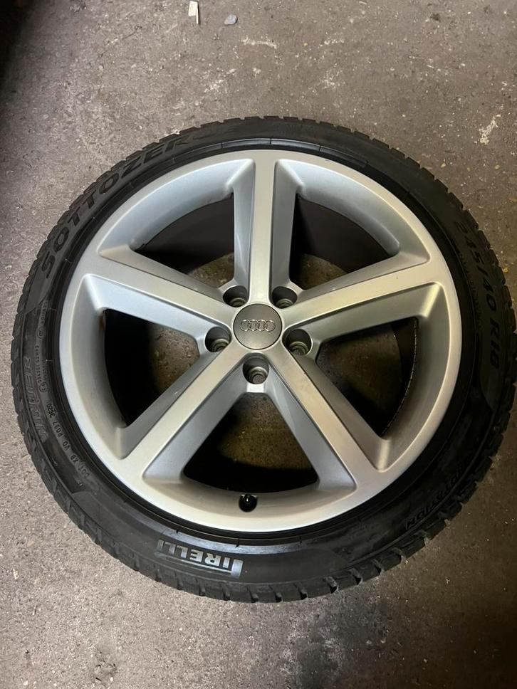 18 inch velgen Audi A5 OEM 8T0601025M winterbanden Pirelli, Auto-onderdelen, Banden en Velgen, Banden en Velgen, Winterbanden