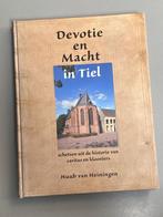 Devotie en macht in Tiel - Huub van Heiningen 2009, Ophalen of Verzenden, 20e eeuw of later, Zo goed als nieuw