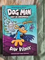 Dav Pilkey - Dog Man ziet ze zwemmen, Ophalen of Verzenden, Zo goed als nieuw, Dav Pilkey