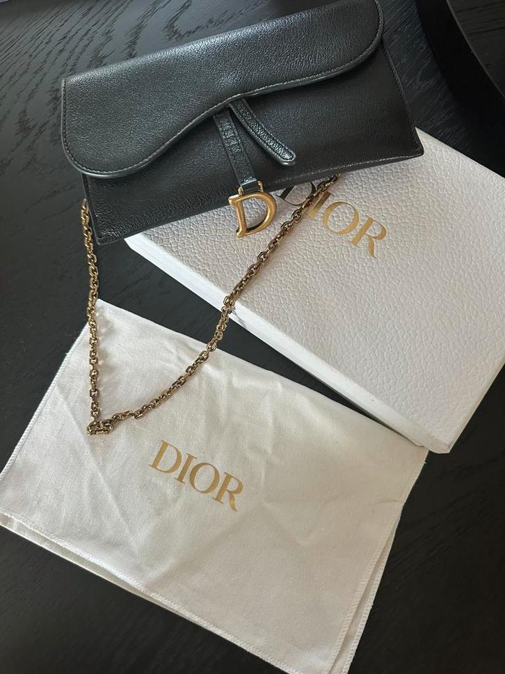 Dior Saddle Wallet on Chain, Sieraden, Tassen en Uiterlijk, Tassen | Damestassen, Zo goed als nieuw, Schoudertasje, Zwart, Ophalen of Verzenden
